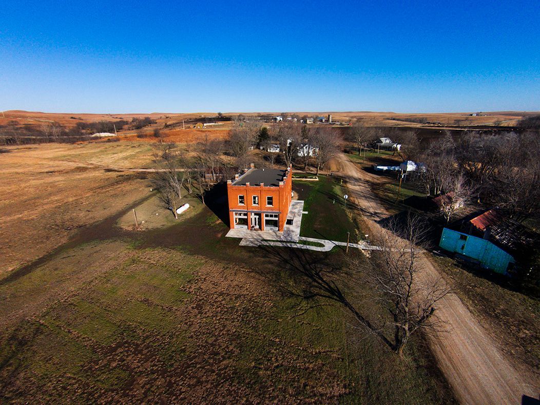 An aerial view of a house in the middle of a field.