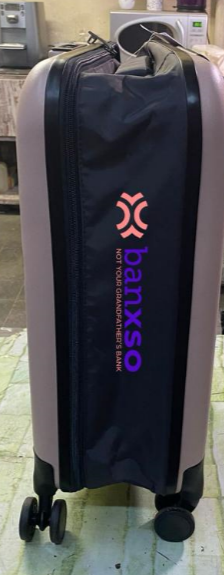 מזוודה ממותגת