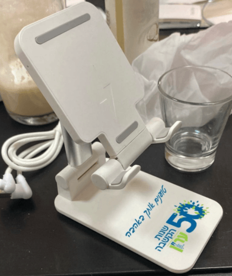 מטען אלחוטי לנייד או טבלט