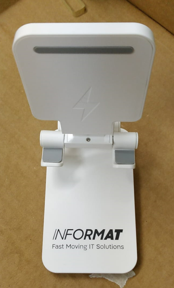 מעמד לנייד עם מטען  אינפורמט