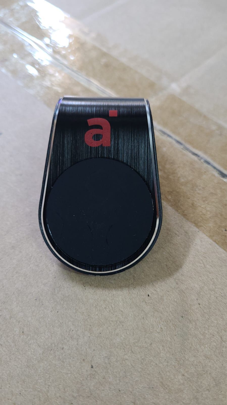 מגנט לנייד לרכב