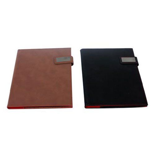 מחברת עם סוגר מגנטי