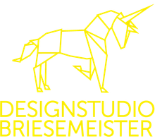 Ein gelbes Origami-Einhorn mit den Worten „Designstudio Brisemeister“ darunter.