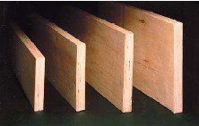 Quatre planches de bois d'épaisseurs différentes, présentées côte à côte.