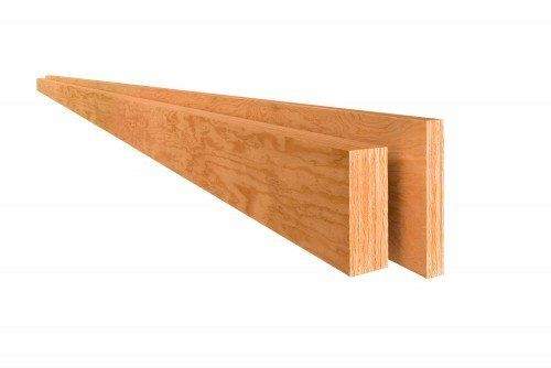 Deux longues planches de bois brunes, rectangulaires, empilées en diagonale sur un fond blanc.