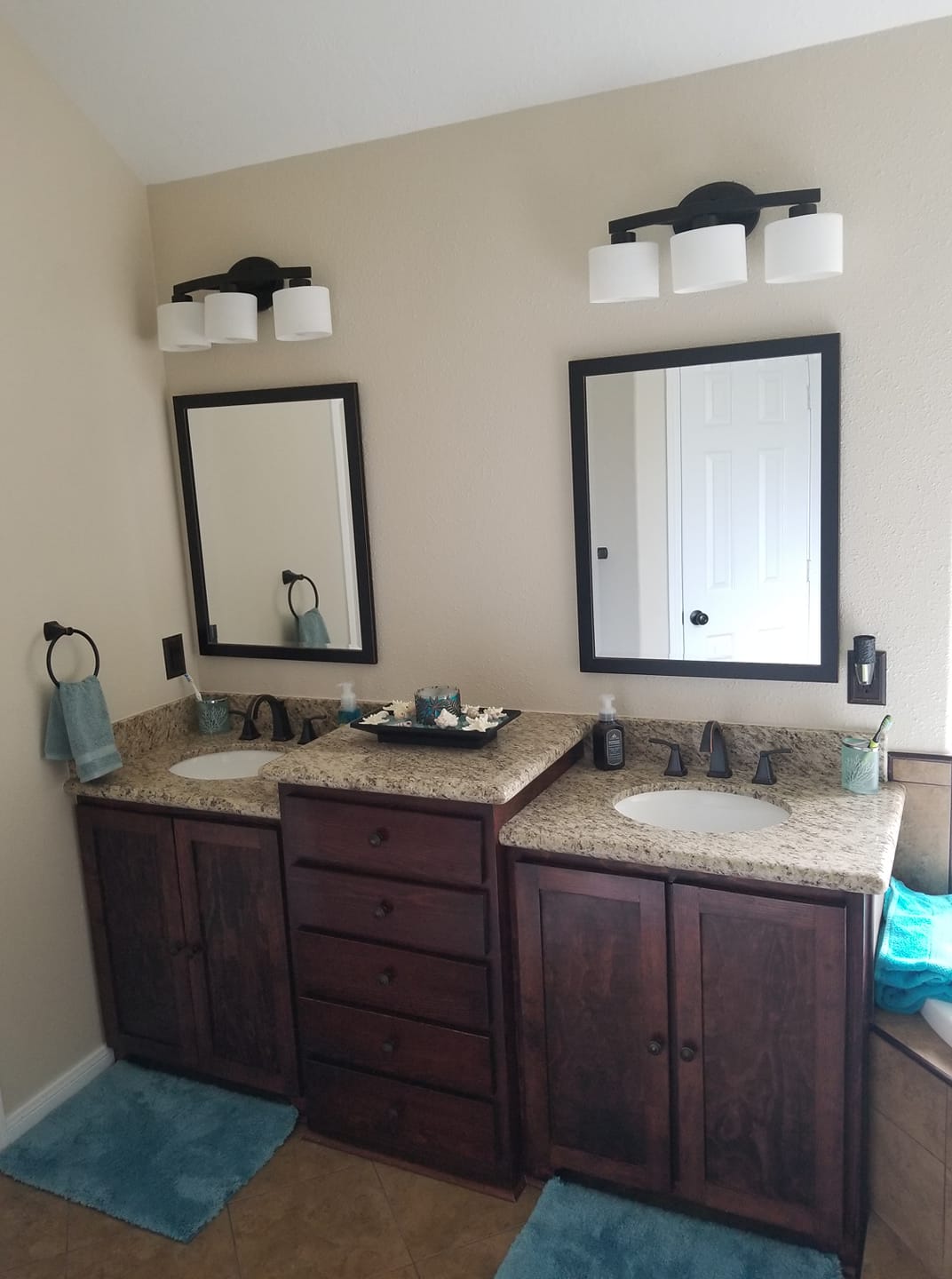 A bathroom with two sinks and two mirrors