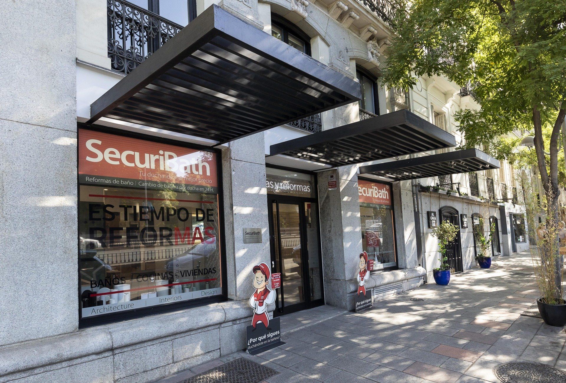 Un edificio con un letrero que dice seguridad.