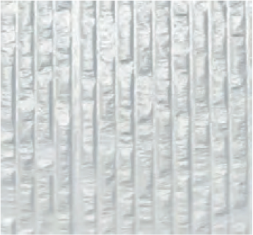 Un primer plano de una cortina blanca con un patrón de rayas.
