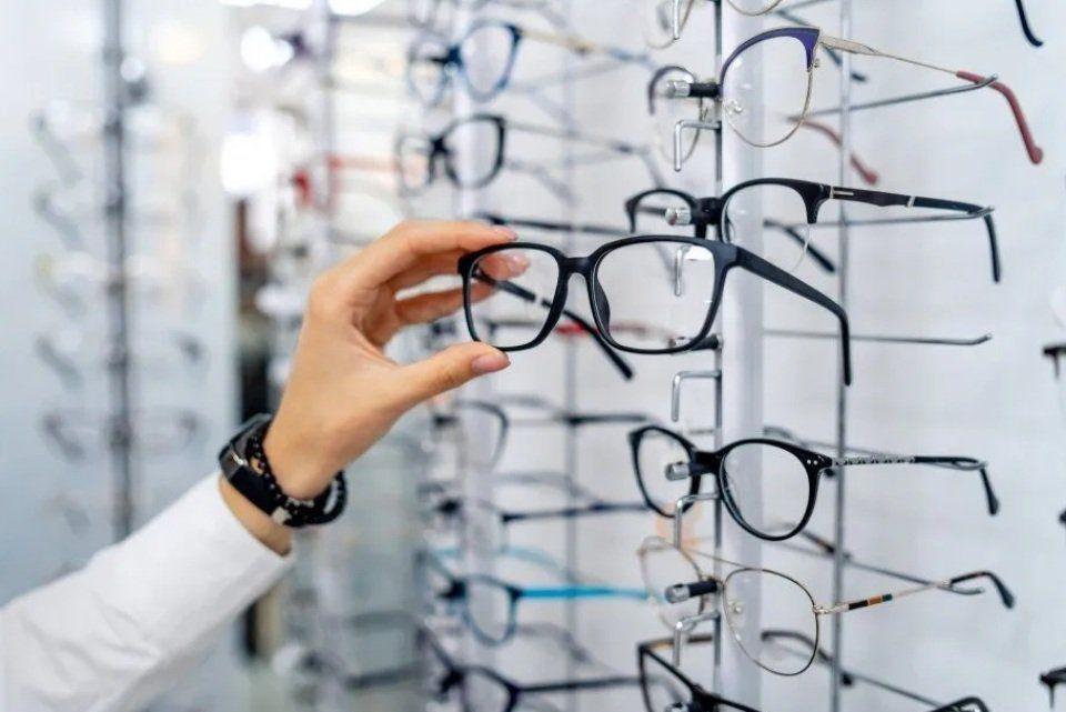esposizione di occhiali da vista