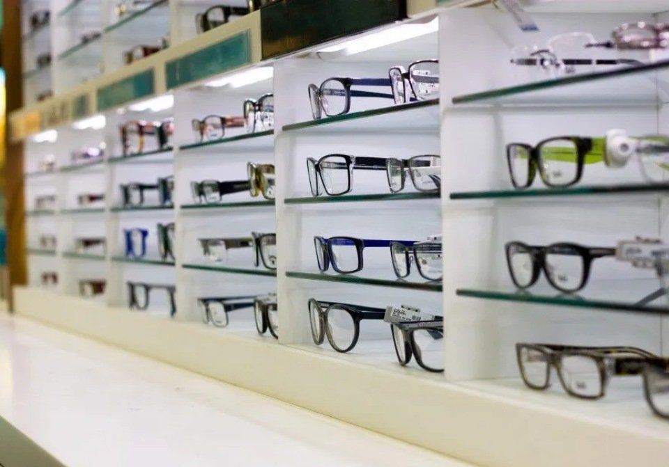 occhiali da vista in esposizione
