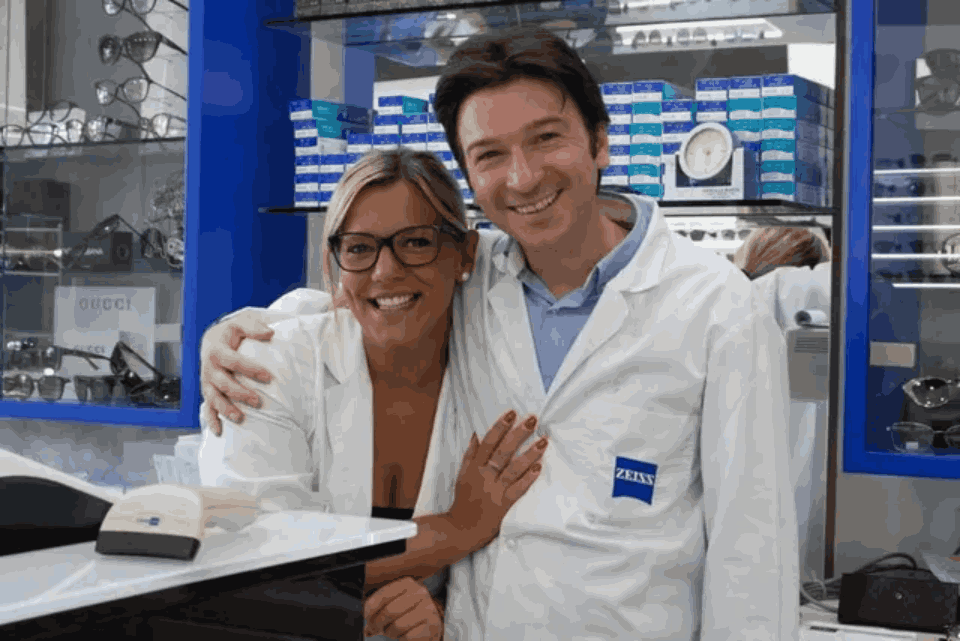 staff del negozio di ottica
