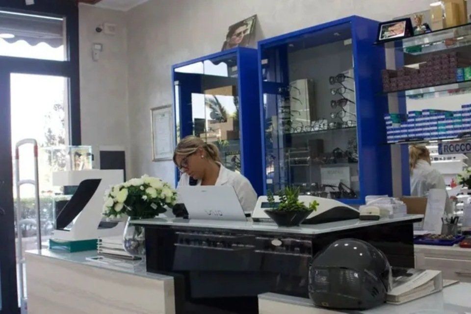 personale del negozio di ottica