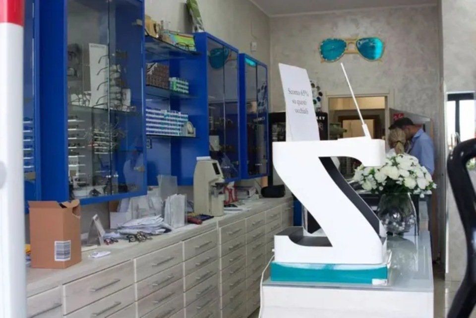 bancone del negozio di ottica