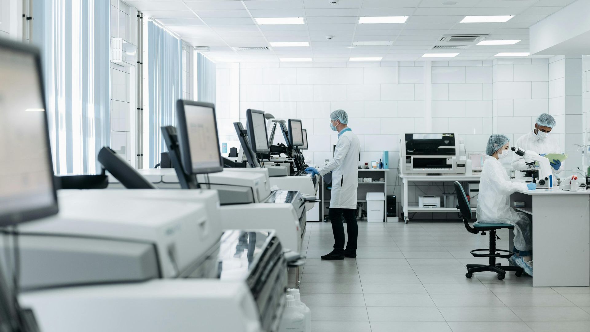 A group of scientists are working in a laboratory.