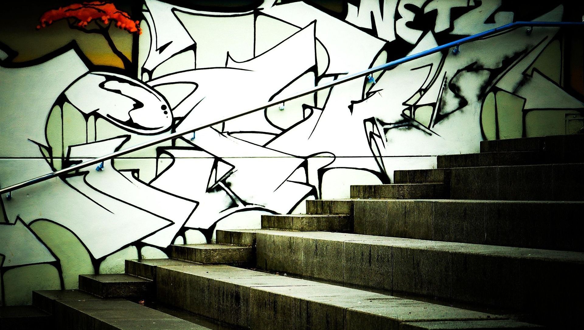 A wall with graffiti on it that says netz