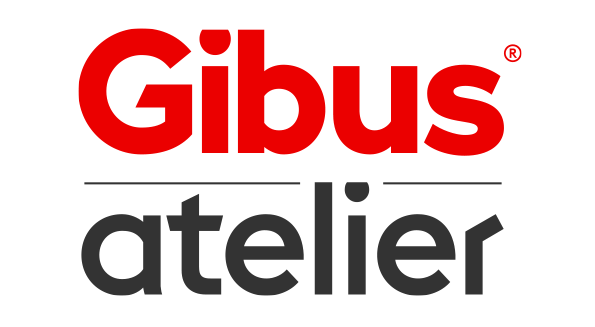Il logo dell'atelier gibus è rosso e nero su sfondo bianco.