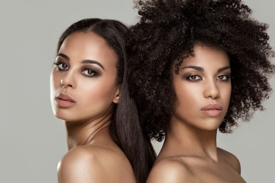 due giovani ragazze afro-americane naturali