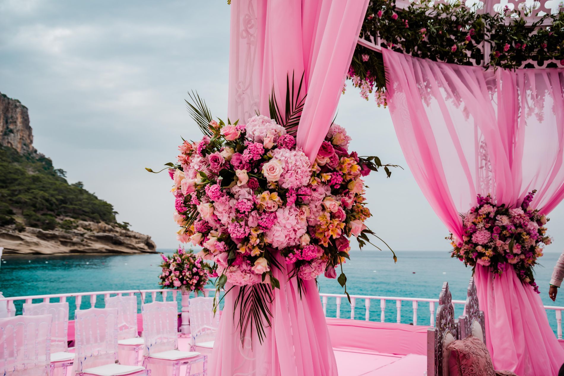 allestimento floreale per eventi all'aperto