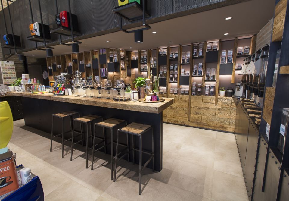 arredamenti in metallo per attività commerciali