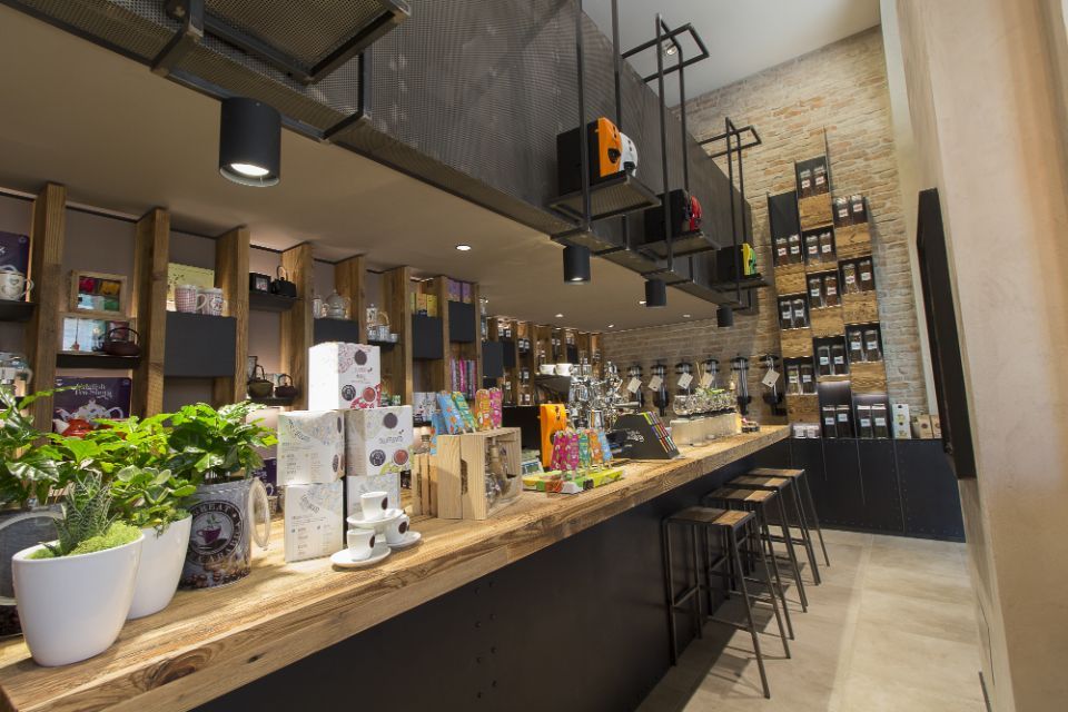 arredamento metallico per negozi