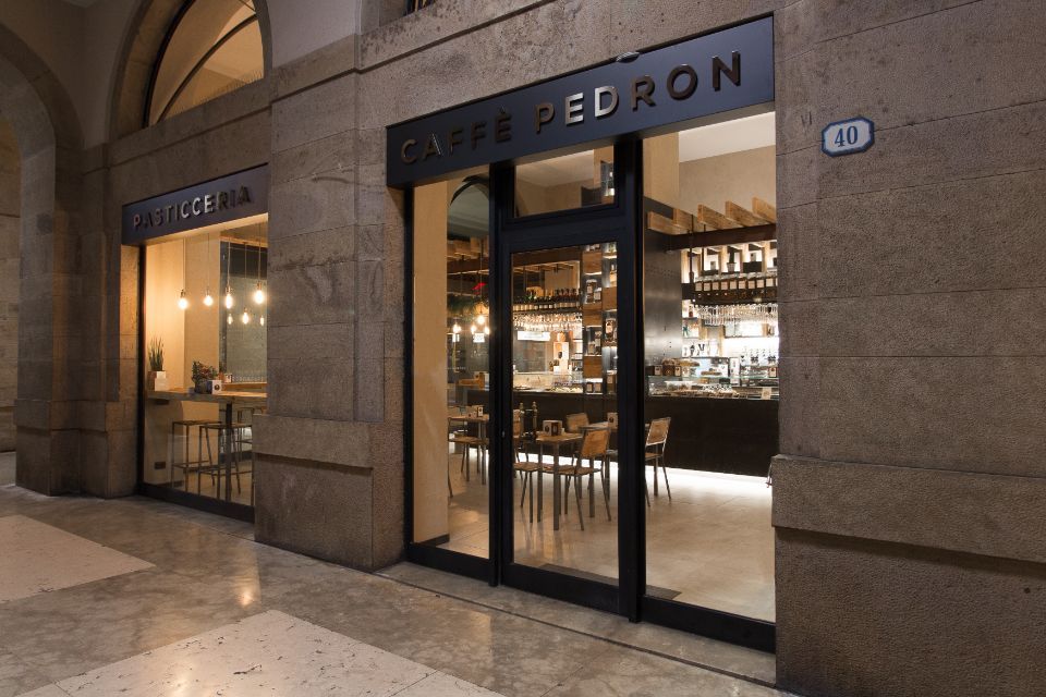 Realizzazione di infissi su misura in metallo per locali