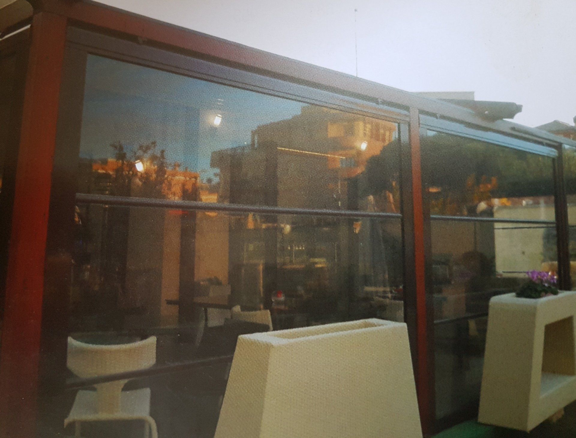 Tende per pioggia e vento