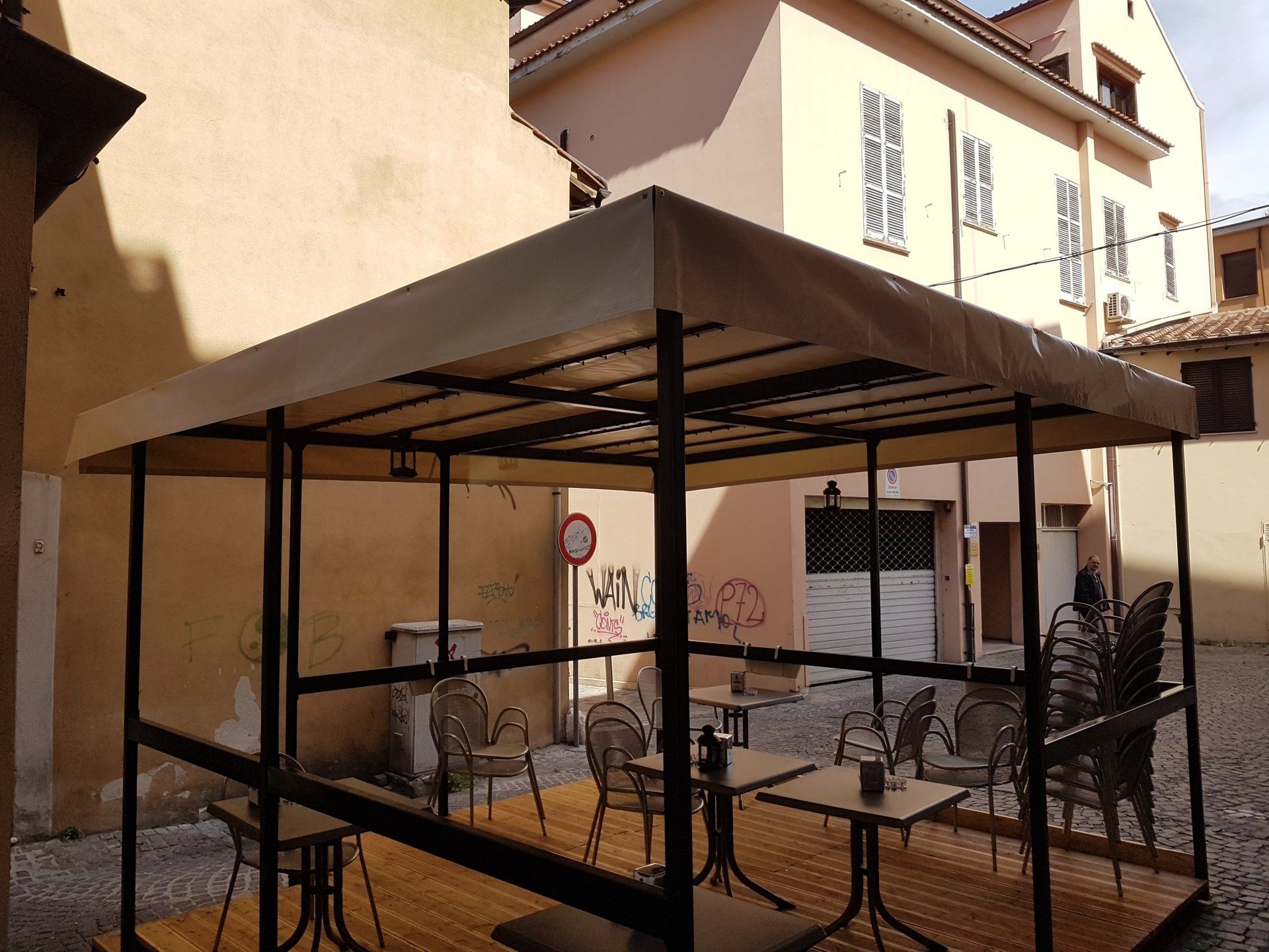 Tende per pioggia e vento