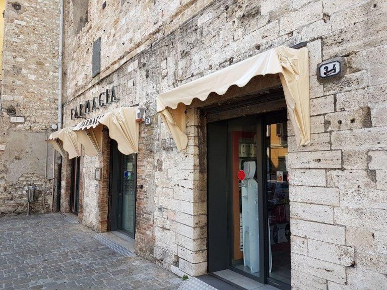 Tende per pioggia e vento