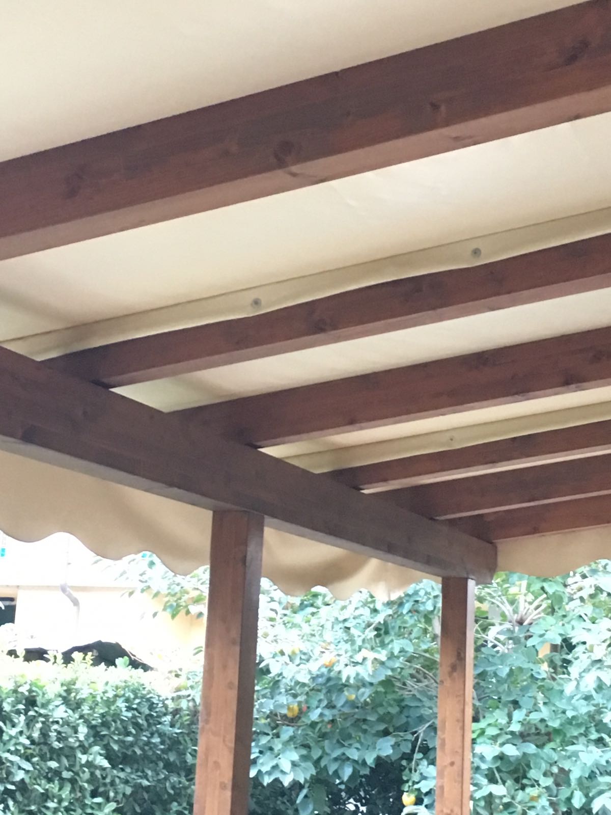 Tende per pioggia e vento