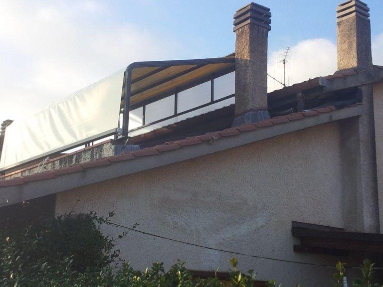 Tende per pioggia e vento