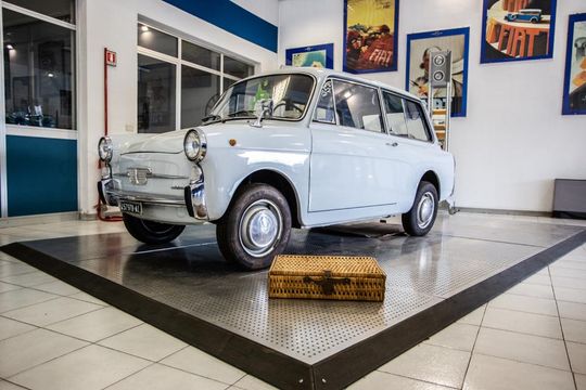 automobile d'epoca esposta