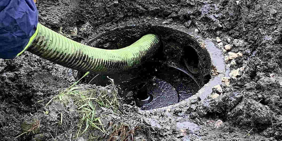 expert septic tank cleaning in Winnipeg