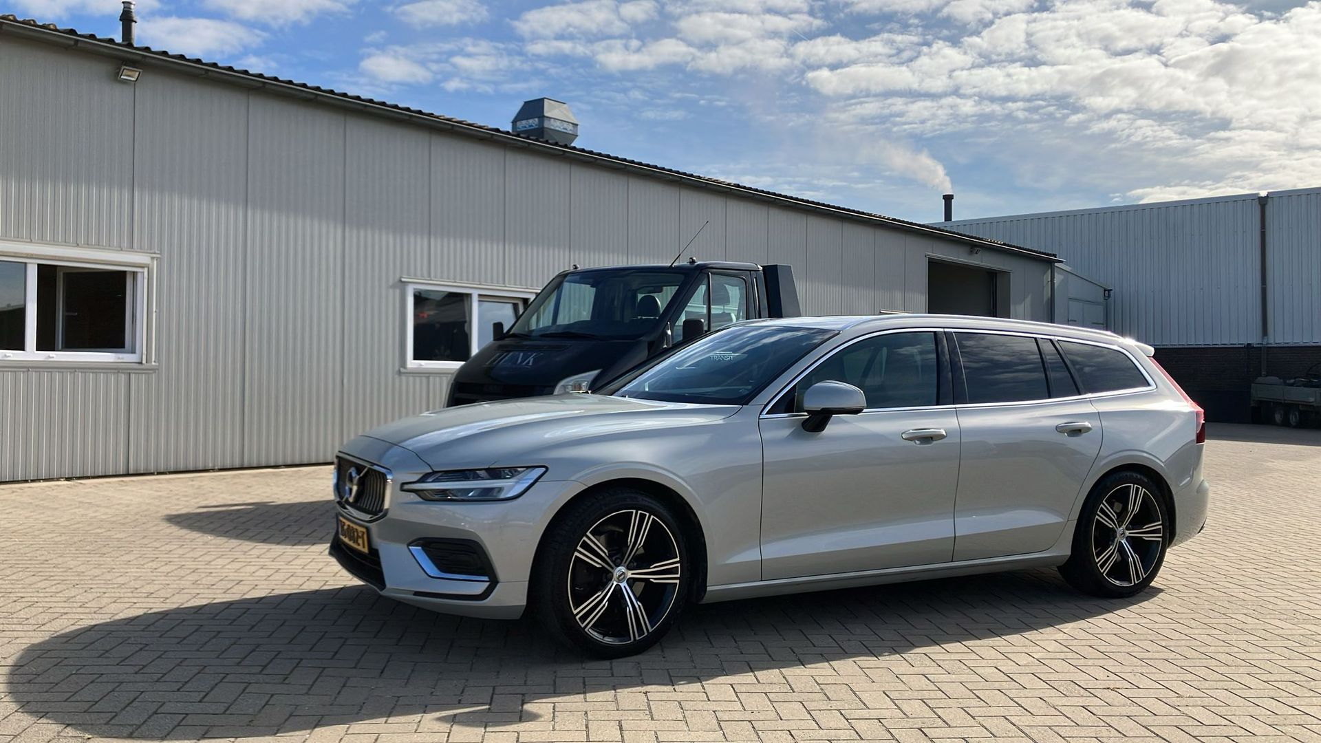 Compleet reinigen van binnen en buitenkant + polijsten van Volvo V60 Compleet reinigen van binnen en buitenkant + polijsten van Volvo V60