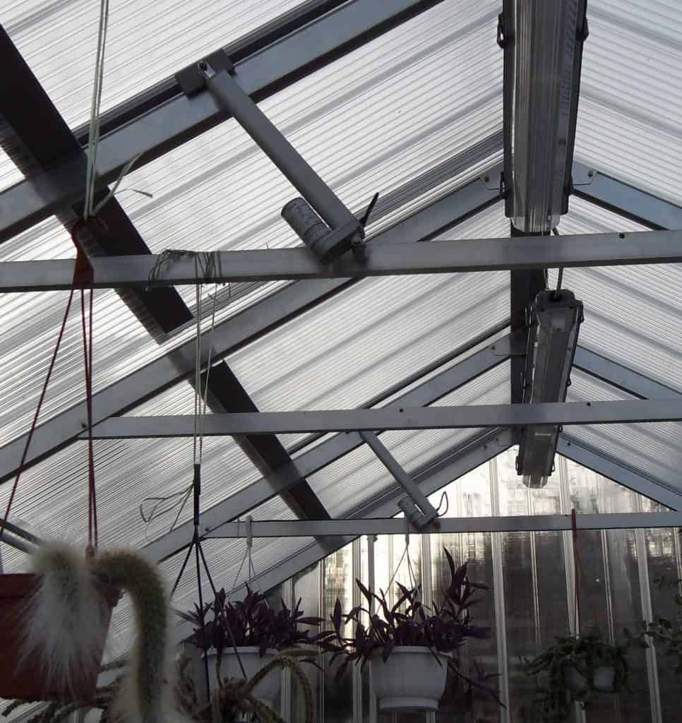 Weißes Bedienfeld mit Digitalanzeige und grünen Akzenten, beschriftet mit „Princess“. Inklusive Temperatureinstellungen.