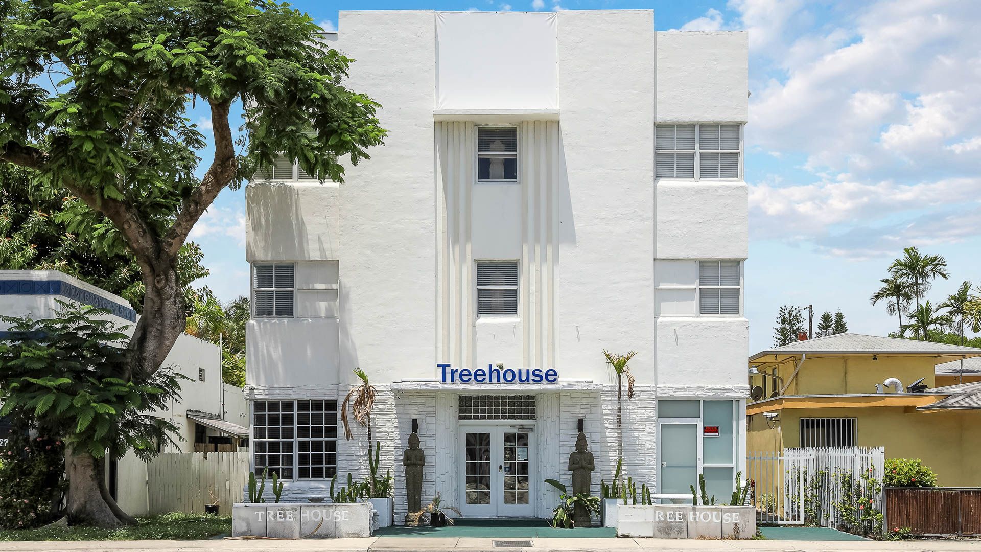 White Art Deco building,