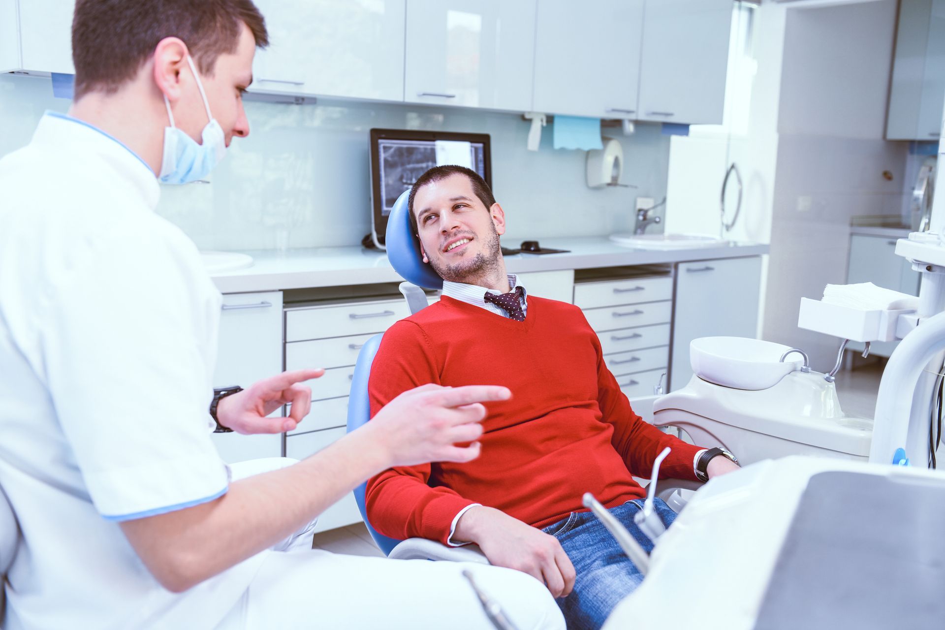male-patient-going-at-the-dentist