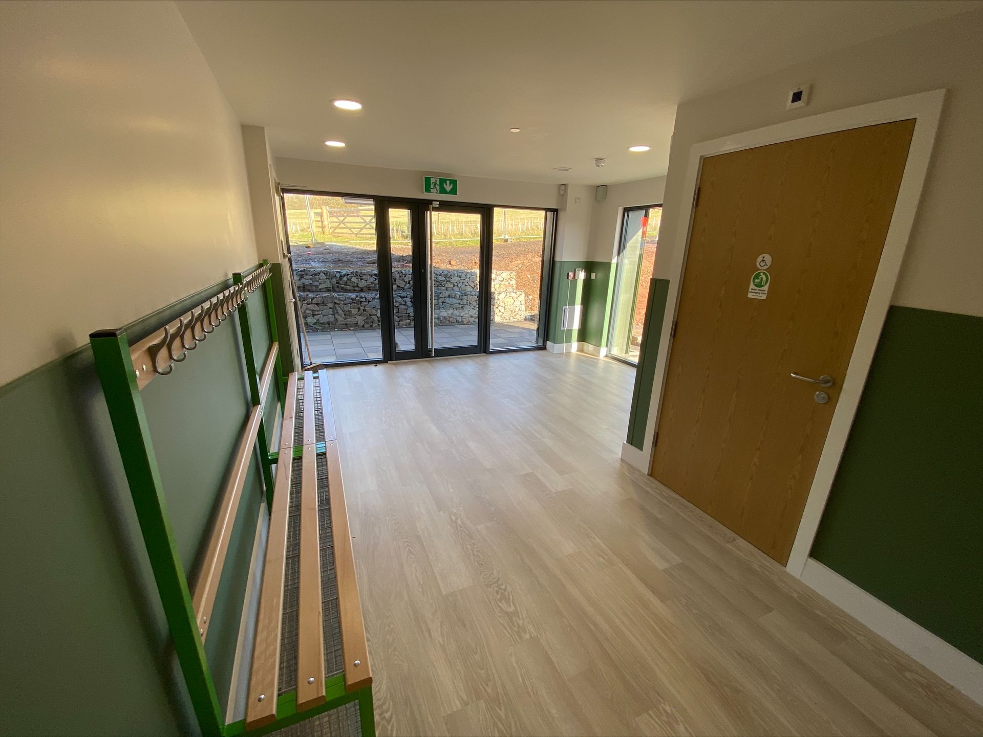 Gorcott Hill Park, There is a bench in the middle of the hallway.