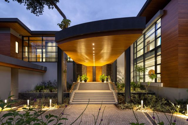 9 Ways to Add Privacy to Luxury Homes Through Architecture Design