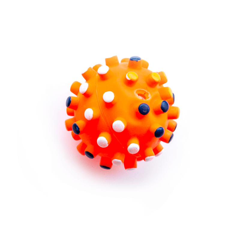 Orangefarbenes Hundespielzeug mit weißen und marineblauen Noppen.