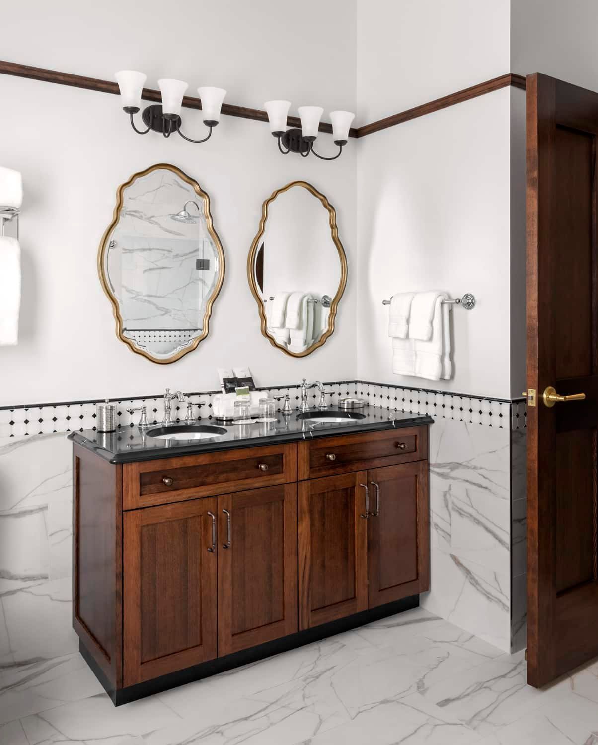 A bathroom with two sinks and two mirrors