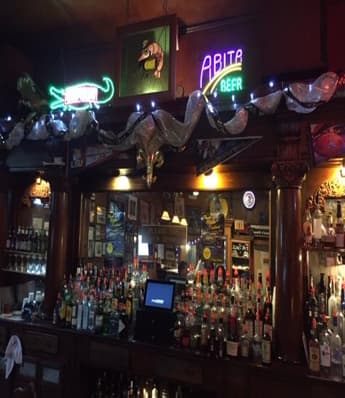 Image of inside of Pascal Manale restaurant in New Orleans