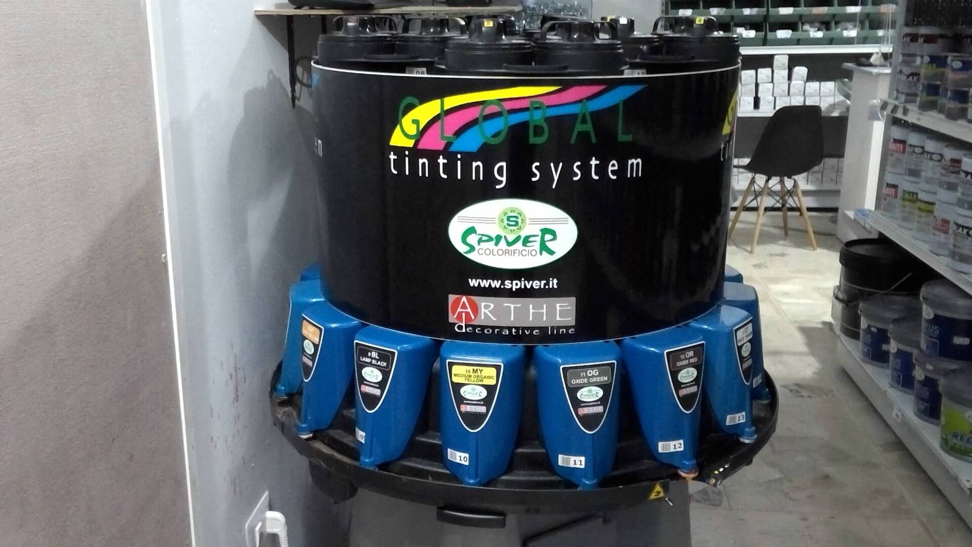 macchinario per preparare tinta vernice