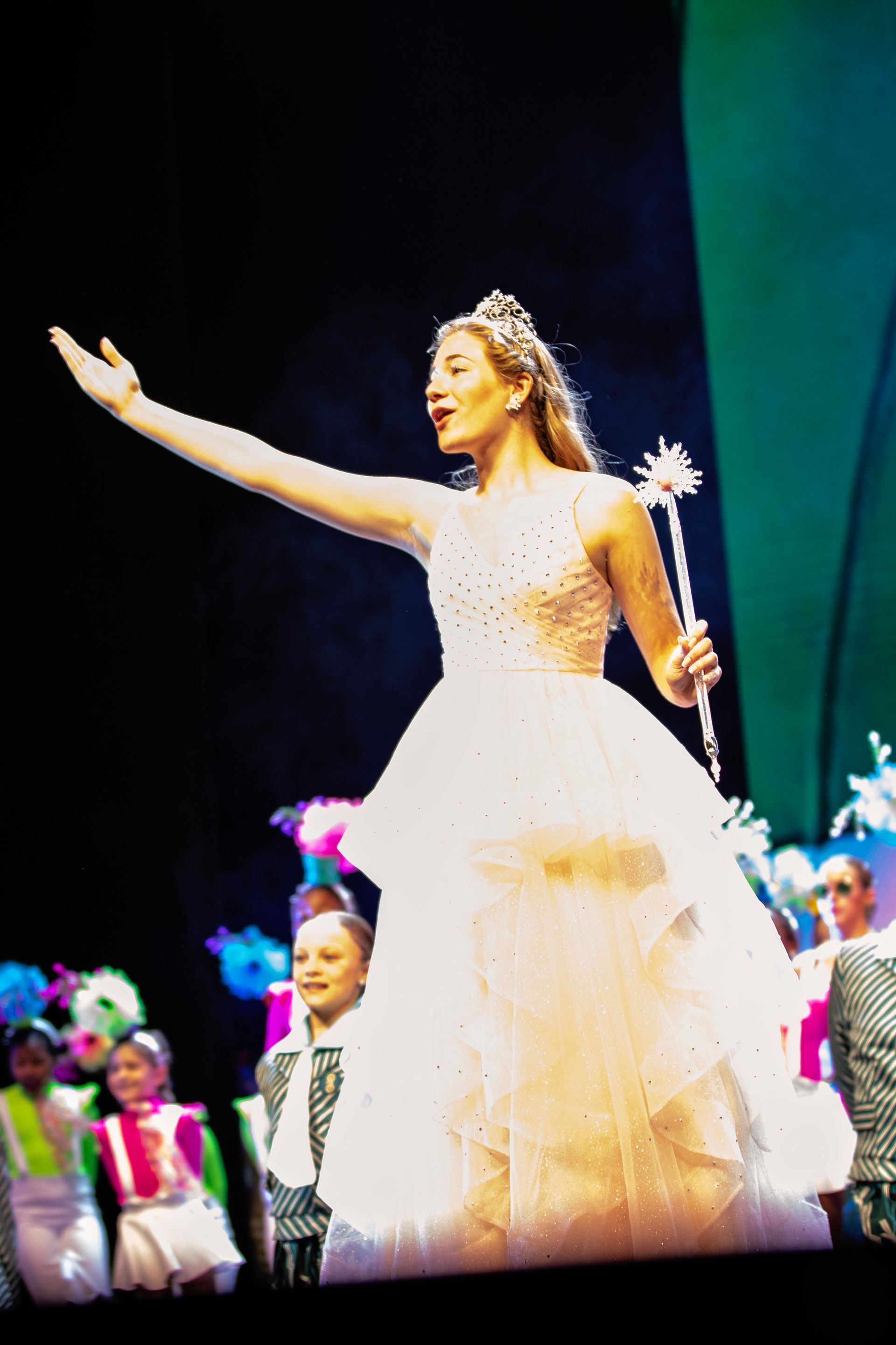 Glinda good witch dance performance