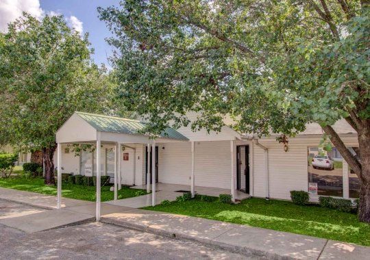 Exterior | Melrose Apartments