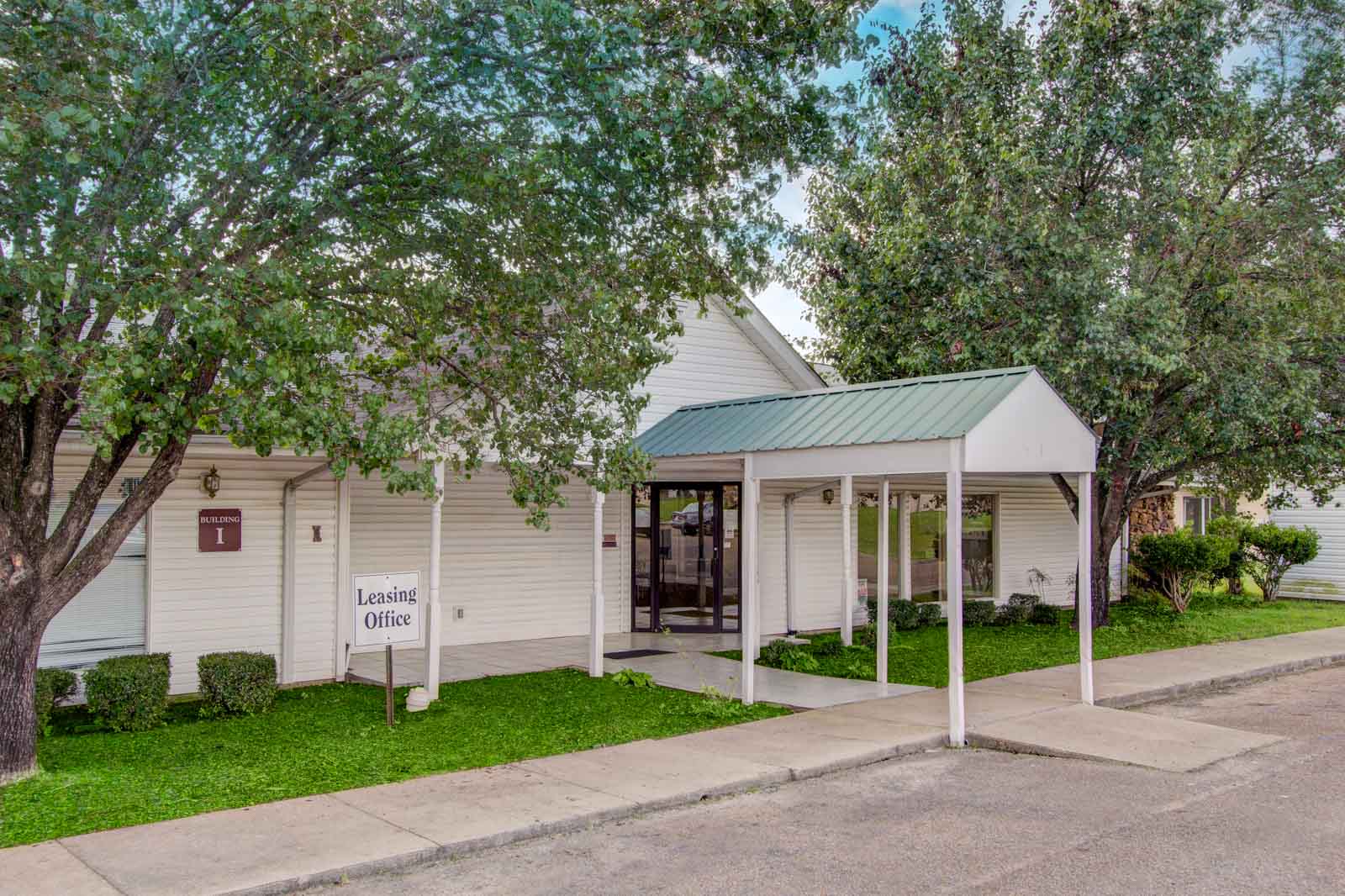 Exterior | Melrose Apartments