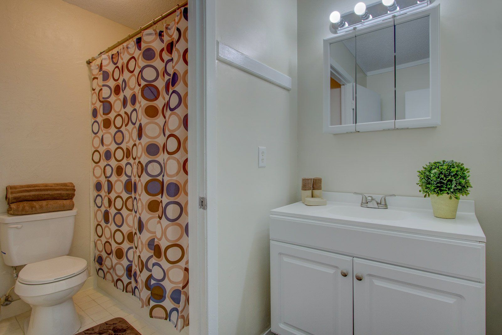 Bathroom | Melrose Apartments