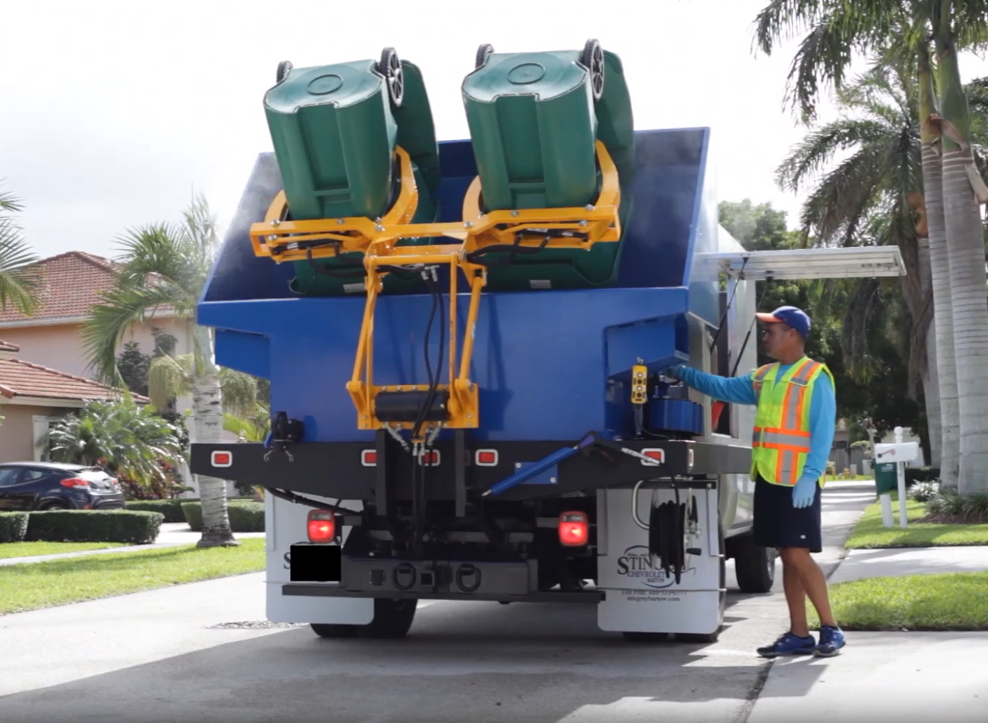 trash bin cleaning truck