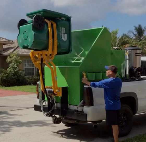 trash bin cleaning truck