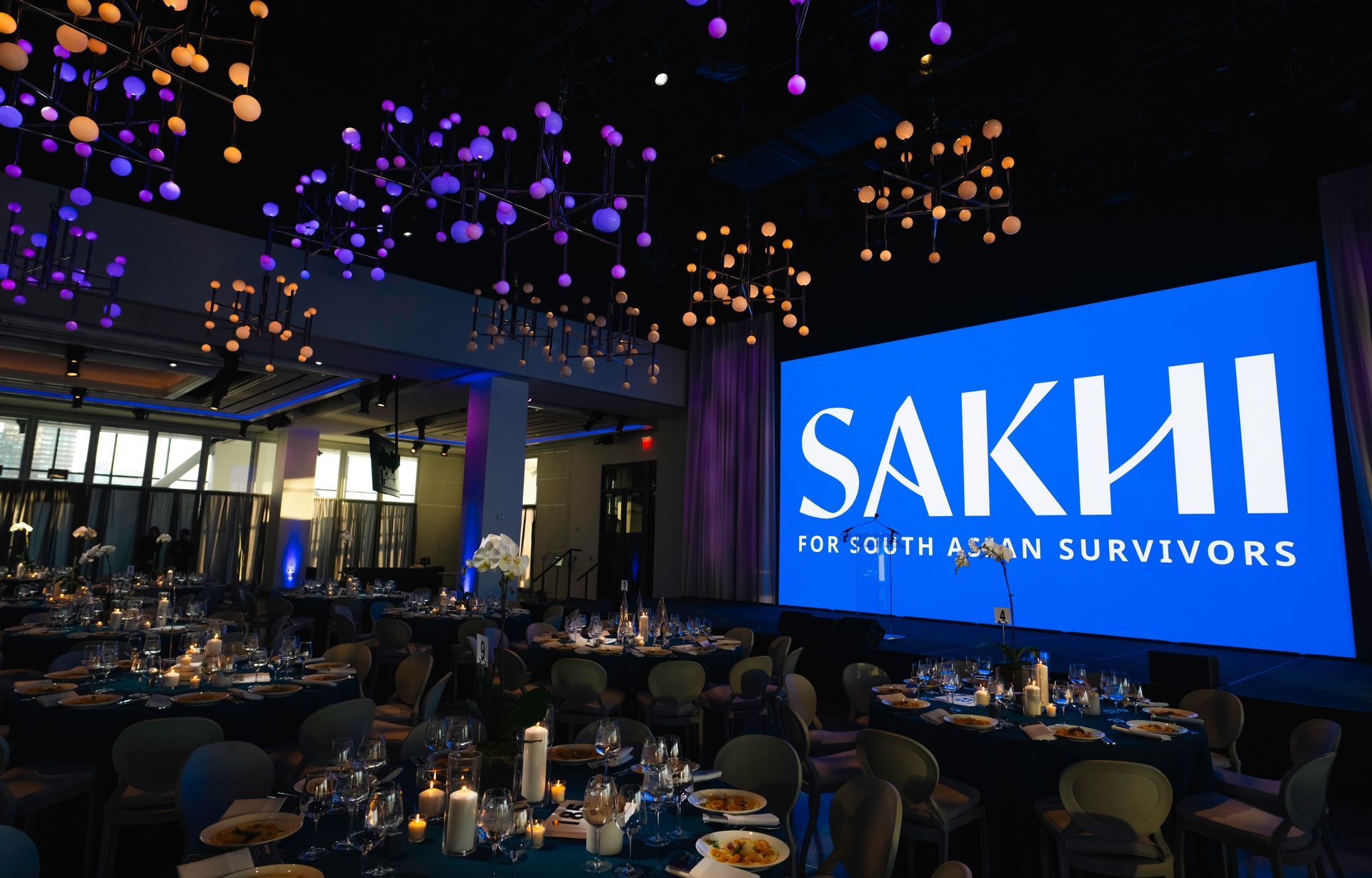 A large screen with the word sakhi on it