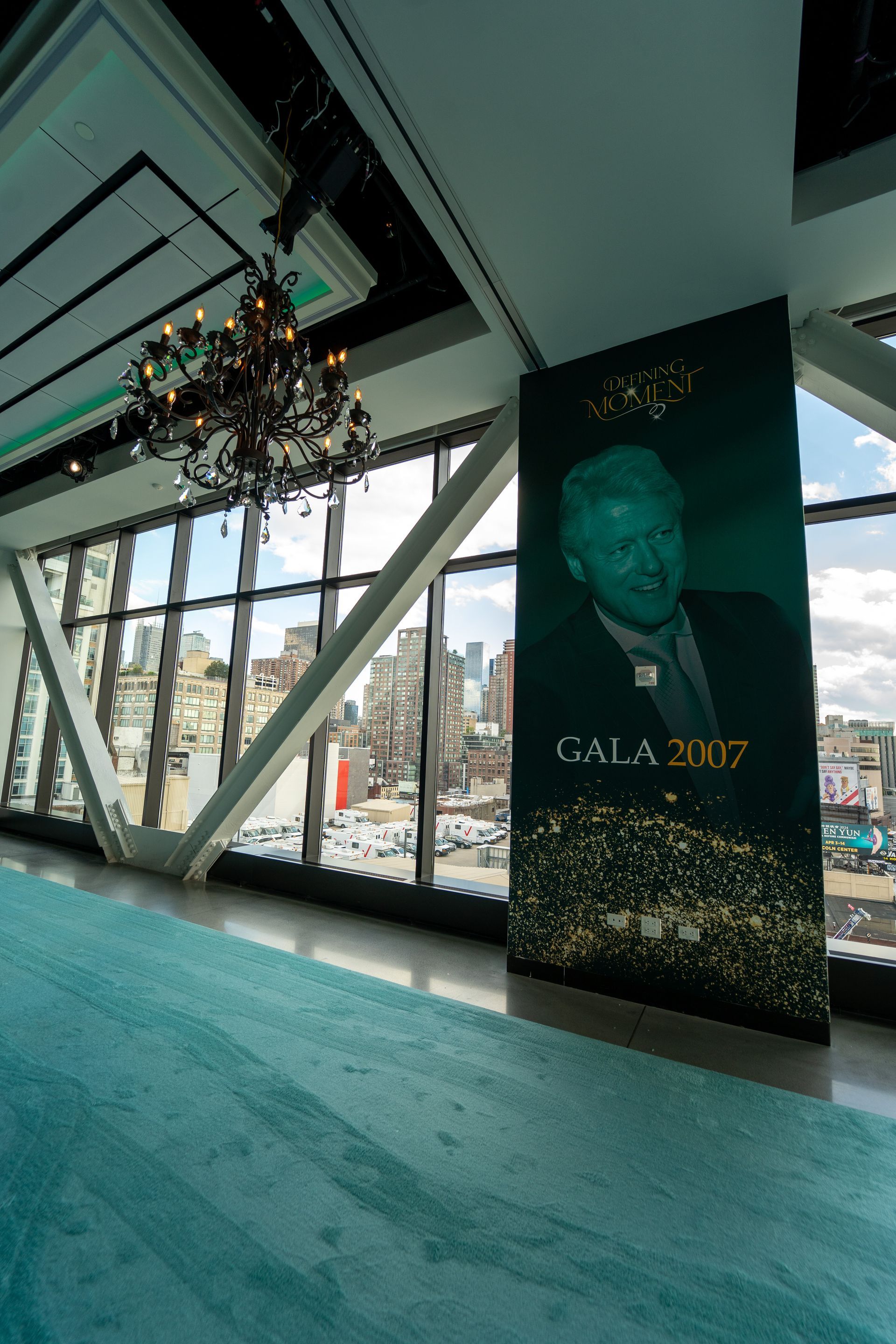 A large room with a blue carpet and a sign that says gala 2007